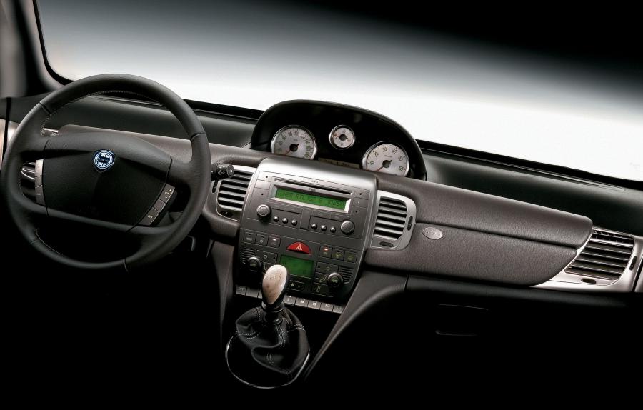 Торпедо Lancia Ypsilon (843) 2006 года  (фото 14 из 43)